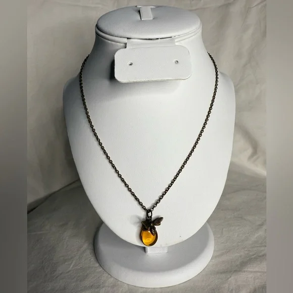 Antique Gold Tone Bee Charm Necklace - Picture 7 of 7